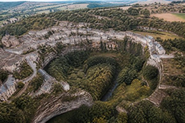 Bozouls, el espectacular pueblo de Francia construido alrededor de un cañón natural